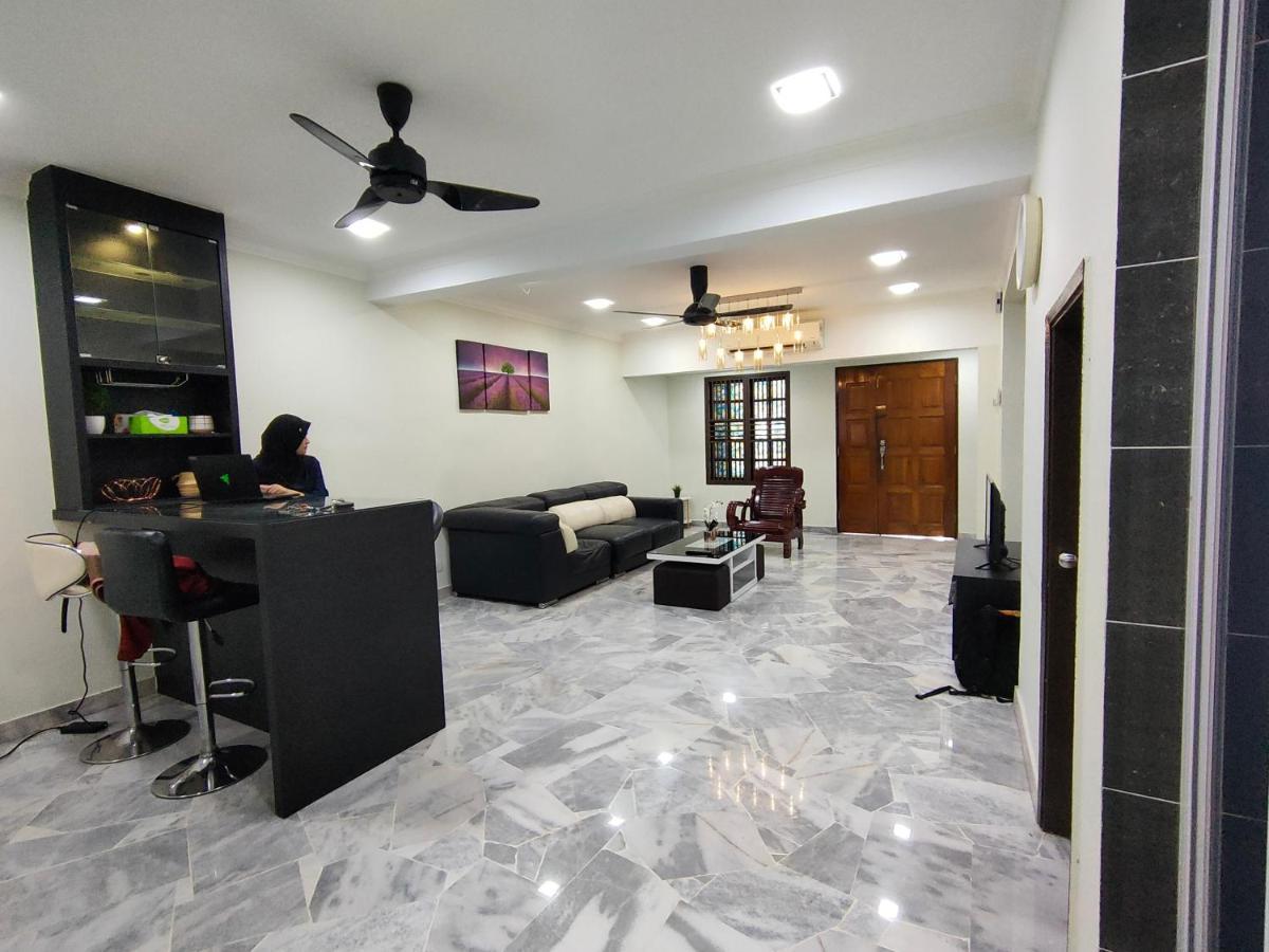 Three-Bedroom House At Tyara Homestay Sunway Petaling Jaya Exterior photo