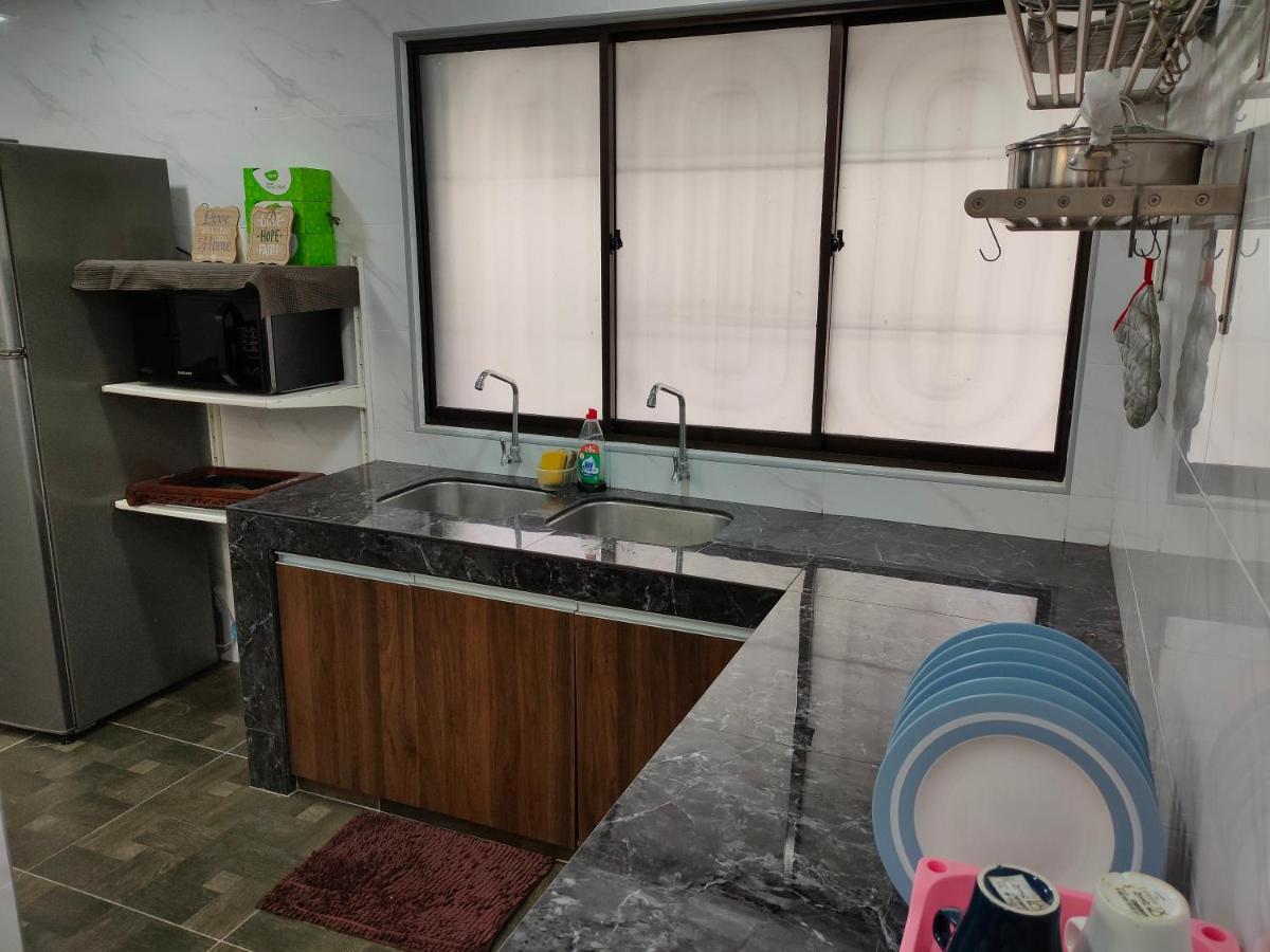 Three-Bedroom House At Tyara Homestay Sunway Petaling Jaya Exterior photo